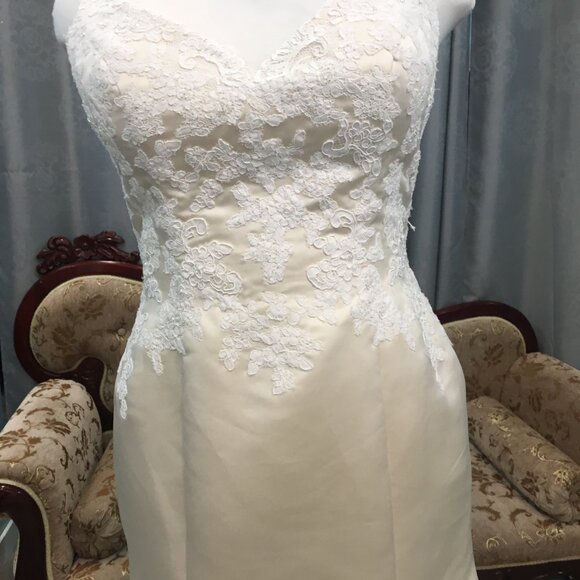 NEW Satin and Lace Wedding Dress, Ivory Mermaid Fit & Flare Sexy, Eyelash straps - Picture 7 of 10